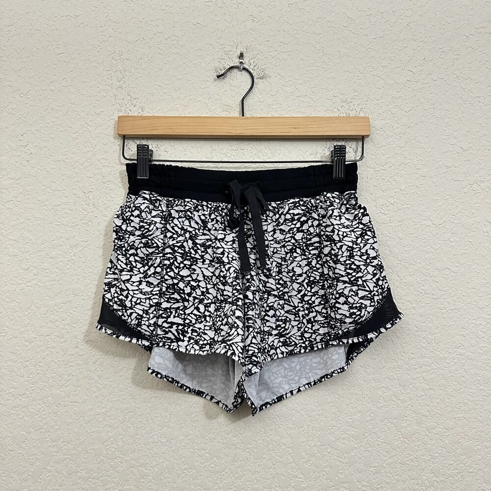 LULULEMON Hotty Hot Short Black White Ice Breaker Abstract Athletic